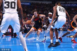 由市场的喧 由市场的喧